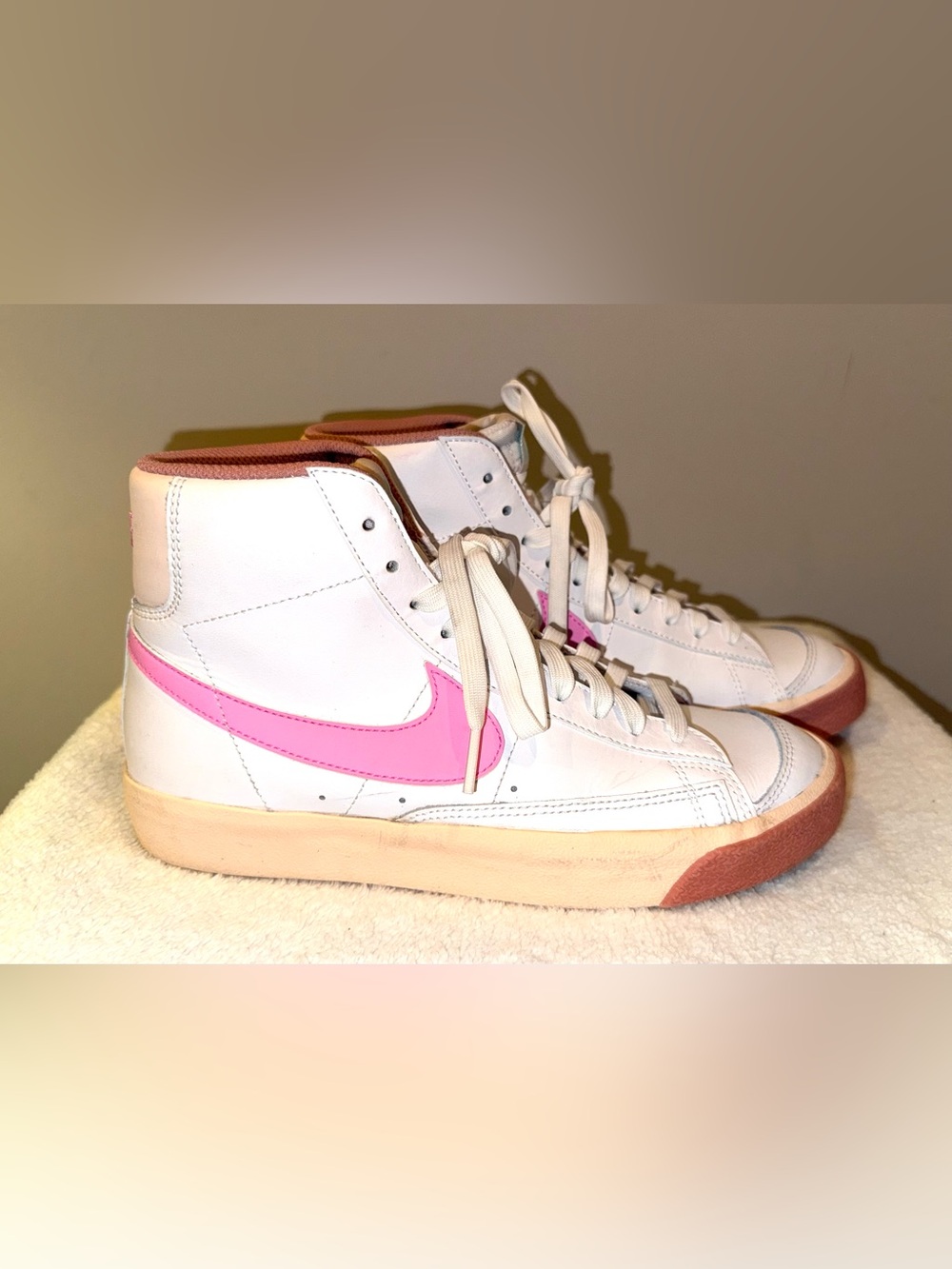 Nike Blazer Mid '77 "White Pink Spell" sneakers (Style Code: DZ2900-100), size 6 - Picture 2 of 10